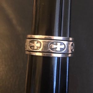 Sterling silver .925 gothic cross spinner ring